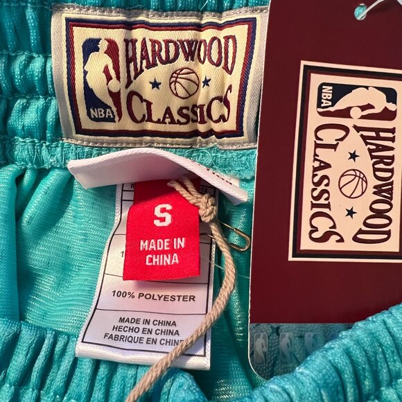 Mitchell & Ness Vancouver Grizzlies 1996/97 Road Swingman Shorts NWT Small - Picture 2 of 5